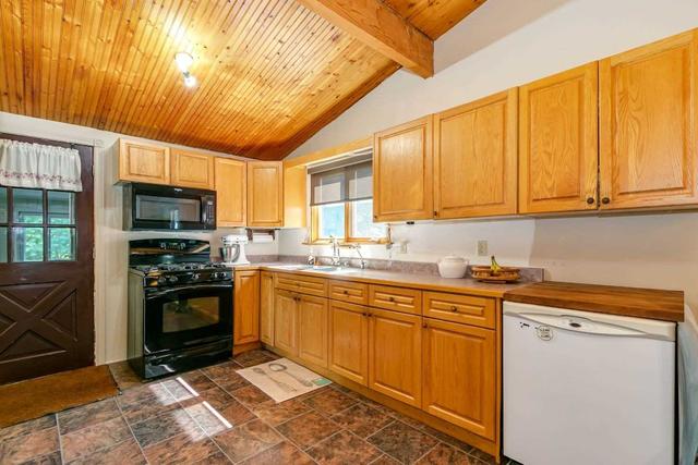93 Armstrong Crt, House detached with 2 bedrooms, 1 bathrooms and 20 parking in Kawartha Lakes ON | Image 26