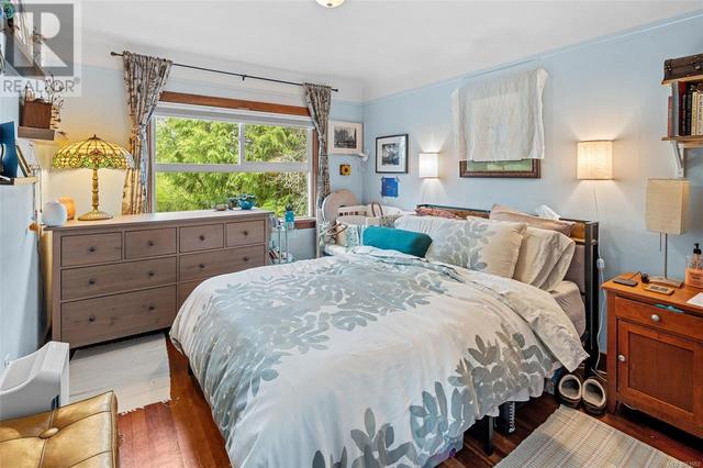 752 Ralph St, House detached with 3 bedrooms, 1 bathrooms and 4 parking in Saanich BC | Image 10