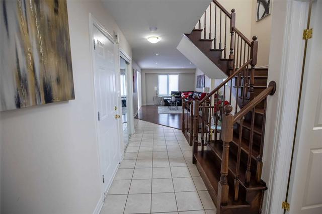 38 Agincourt Cres, House detached with 3 bedrooms, 3 bathrooms and 5 parking in St. Catharines ON | Image 5