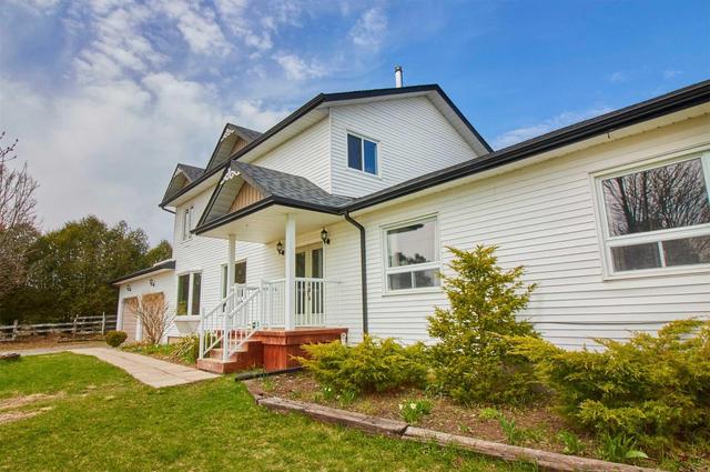 867 Sandy Hook Rd, House detached with 5 bedrooms, 3 bathrooms and 20 parking in Kawartha Lakes ON | Image 2