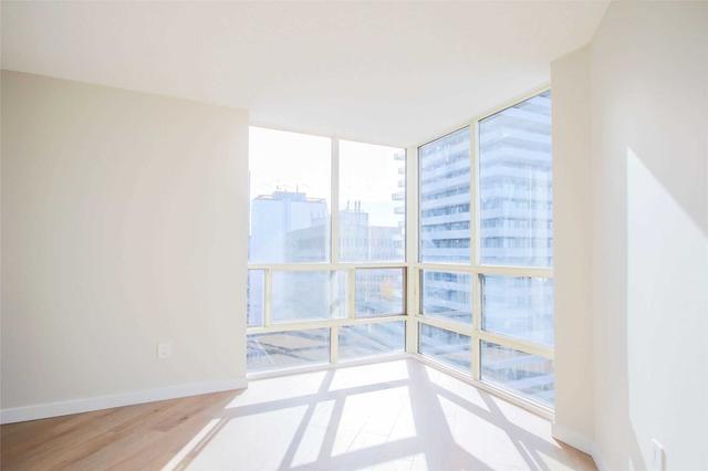 2112 - 44 St Joseph St, Condo with 2 bedrooms, 2 bathrooms and 1 parking in Toronto ON | Image 26