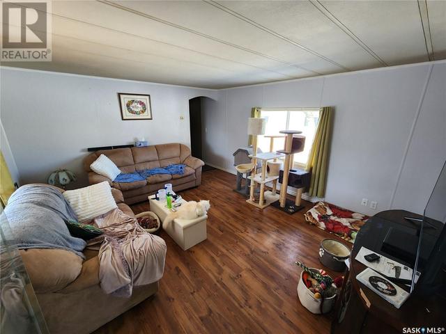 106 Larch Street, Home with 2 bedrooms, 1 bathrooms and null parking in Caronport SK | Image 6