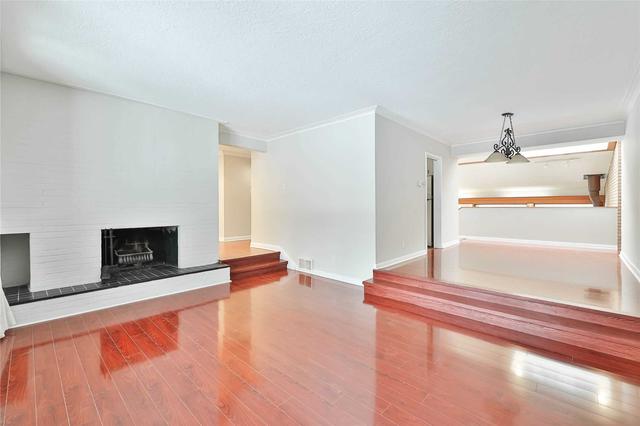 11 Leacroft Cres, House detached with 4 bedrooms, 3 bathrooms and 5 parking in Toronto ON | Image 39