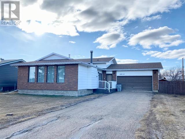 4408 45 Street, House detached with 4 bedrooms, 2 bathrooms and 8 parking in Mayerthorpe AB | Card Image