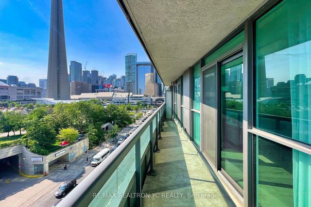 808 - 25 Lower Simcoe St, Condo with 2 bedrooms, 2 bathrooms and 1 parking in Toronto ON | Image 17