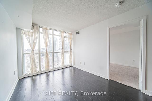 2001 - 15 Iceboat Terr, Condo with 1 bedrooms, 1 bathrooms and 0 parking in Toronto ON | Image 2