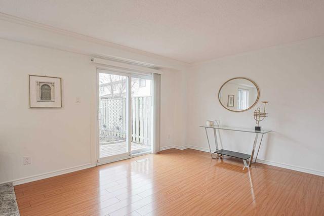 86 Valley Stream Dr, House attached with 3 bedrooms, 2 bathrooms and 3 parking in Toronto ON | Image 4