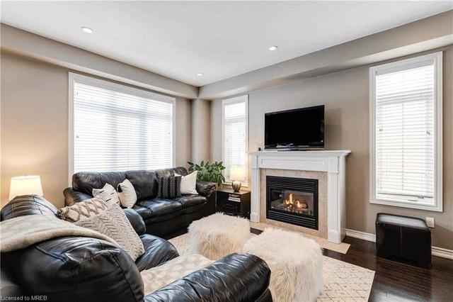 11 Painter Terr, House semidetached with 3 bedrooms, 3 bathrooms and 6 parking in Hamilton ON | Image 3