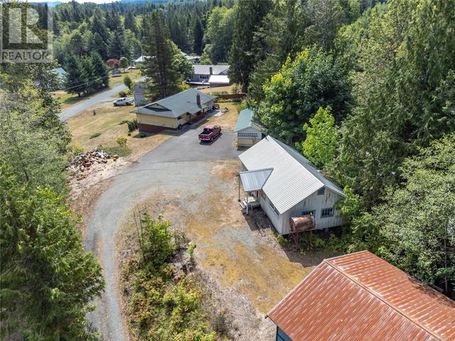 1739 Hern Rd, House detached with 4 bedrooms, 2 bathrooms and 3 parking in Strathcona A BC | Image 50