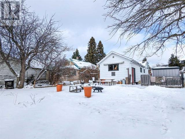 2537 211 Street, House detached with 3 bedrooms, 2 bathrooms and 2 parking in Crowsnest Pass AB | Image 5
