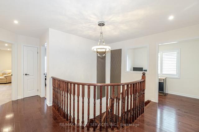 19 Island Grve, House detached with 4 bedrooms, 4 bathrooms and 6 parking in Brampton ON | Image 5