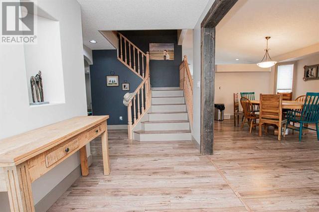 9302 62 Avenue, House detached with 5 bedrooms, 3 bathrooms and 4 parking in Grande Prairie AB | Image 3