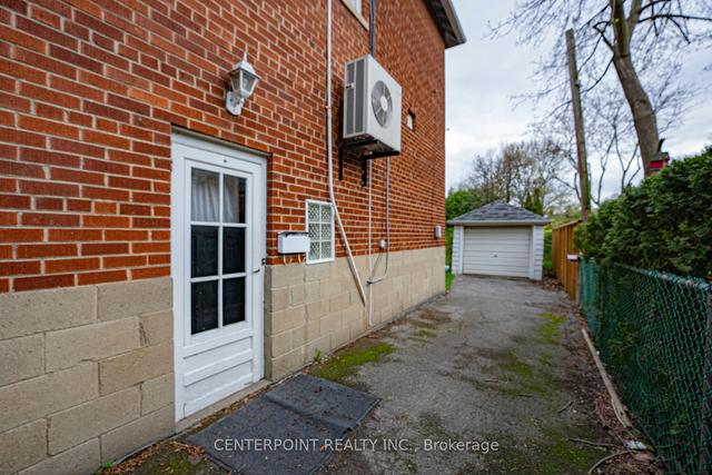6 Rolph Rd, House detached with 3 bedrooms, 2 bathrooms and 3 parking in Toronto ON | Image 16