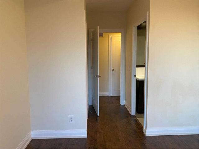 2020 - 5 Sheppard Ave E, Condo with 2 bedrooms, 2 bathrooms and 1 parking in Toronto ON | Image 3