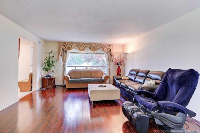 86 Invergordon Ave, House detached with 4 bedrooms, 4 bathrooms and 4 parking in Toronto ON | Image 2