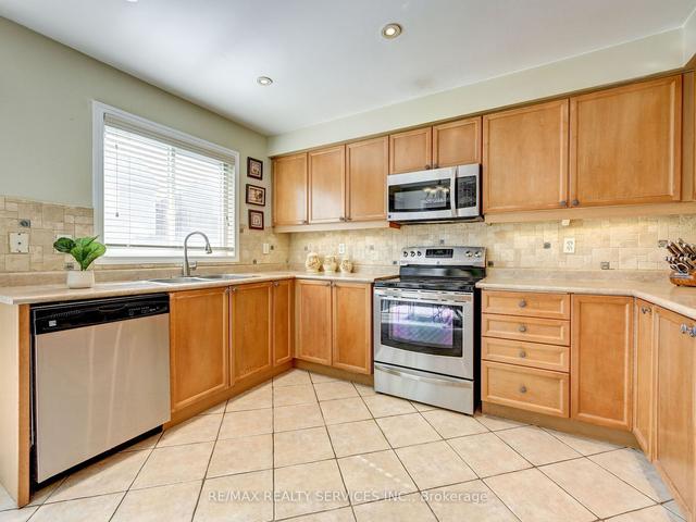 12 Yolanda Pl, House detached with 4 bedrooms, 3 bathrooms and 4 parking in Brampton ON | Image 13
