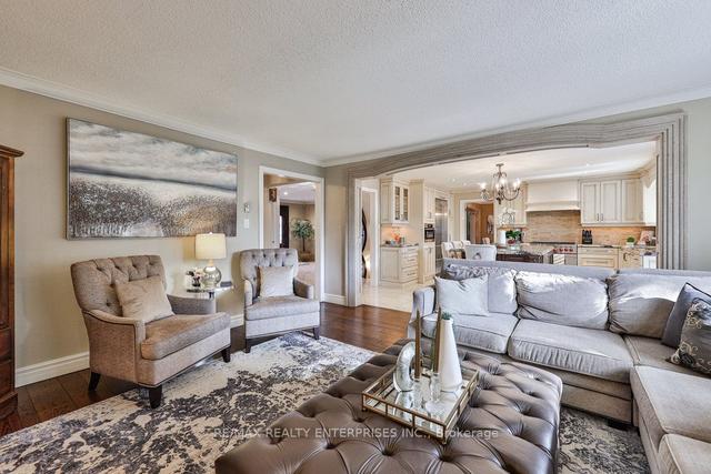 1246 Crawford Crt, House detached with 4 bedrooms, 4 bathrooms and 12 parking in Oakville ON | Image 7