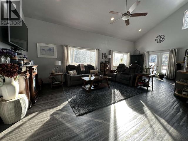 2301 Mackenzie 20 Highway, House detached with 3 bedrooms, 2 bathrooms and null parking in Central Coast C BC | Image 17
