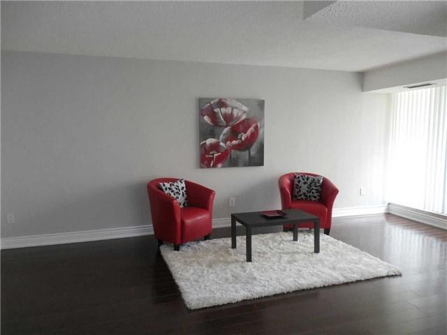 115 - 1300 Marlborough Crt, Condo with 3 bedrooms, 2 bathrooms and 1 parking in Oakville ON | Image 4
