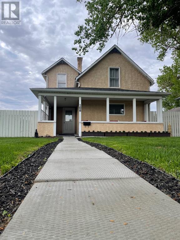108 Pacific Avenue, House detached with 3 bedrooms, 2 bathrooms and 6 parking in Cypress County AB | Image 2