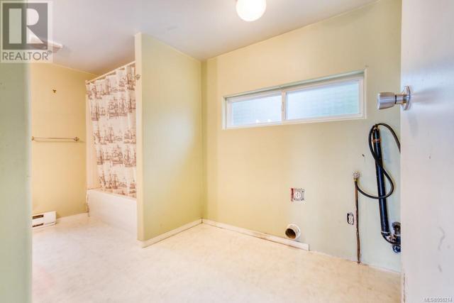 1332 Lyall St, House detached with 2 bedrooms, 1 bathrooms and 2 parking in Esquimalt BC | Image 38