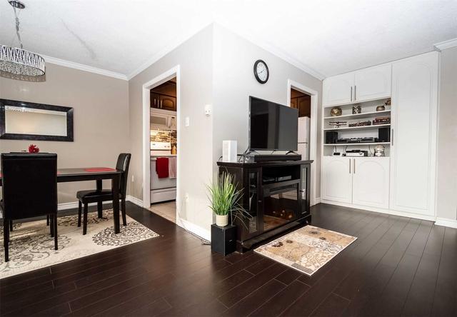 301 - 2301 Derry Rd W, Condo with 2 bedrooms, 1 bathrooms and 1 parking in Mississauga ON | Image 2