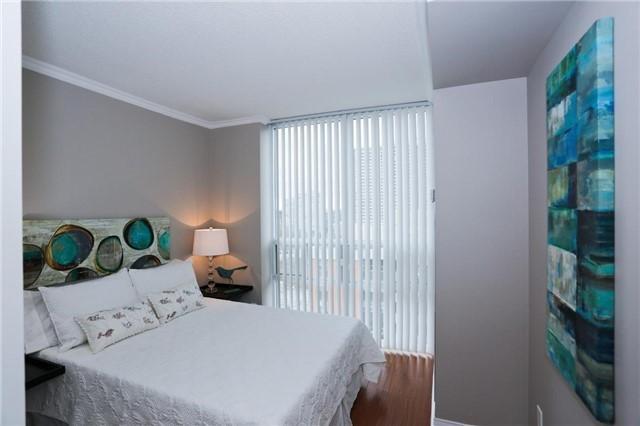 Lph 3 - 7 Michael Power Pl, Condo with 2 bedrooms, 2 bathrooms and 1 parking in Toronto ON | Image 12