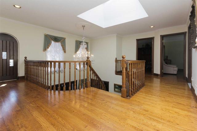164 Wedgewood Dr, House detached with 4 bedrooms, 4 bathrooms and 6 parking in Toronto ON | Image 9