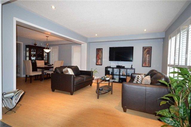 944 Dice Way, House detached with 3 bedrooms, 3 bathrooms and 4 parking in Milton ON | Image 5