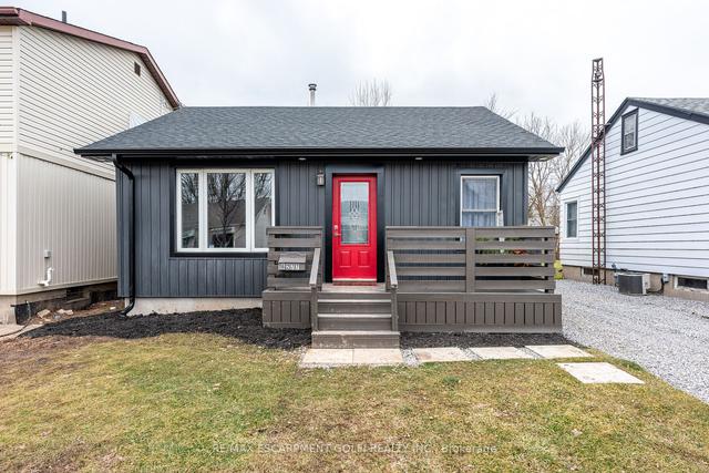 6277 Cadham St, House detached with 2 bedrooms, 1 bathrooms and 2 parking in Niagara Falls ON | Image 1