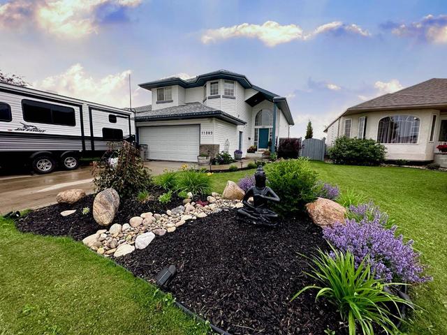11809 88a Street, House detached with 5 bedrooms, 3 bathrooms and 6 parking in Grande Prairie AB | Image 2