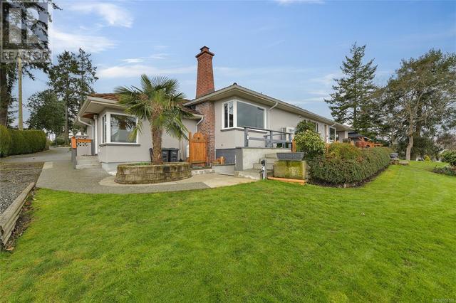 10 Phillion Pl, House detached with 4 bedrooms, 3 bathrooms and 6 parking in Esquimalt BC | Image 31