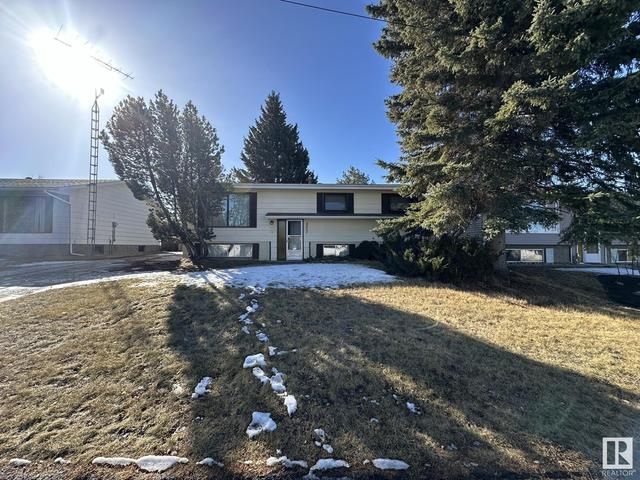 4403 53a Av, House detached with 4 bedrooms, 2 bathrooms and null parking in Smoky Lake AB | Image 2