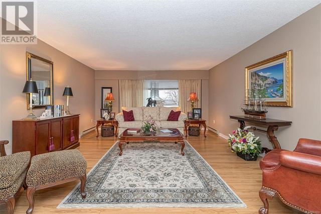 101 - 2125 Oak Bay Ave, Condo with 2 bedrooms, 2 bathrooms and 1 parking in Oak Bay BC | Image 8