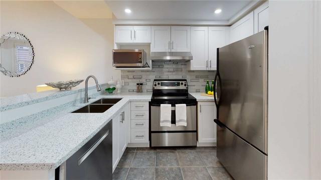 69 - 760 Lawrence Ave W, Townhouse with 2 bedrooms, 3 bathrooms and 1 parking in Toronto ON | Image 3