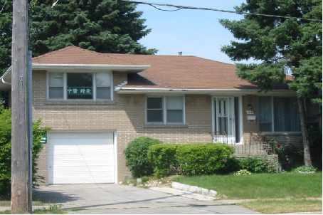 904 Willowdale Ave, House detached with 6 bedrooms, 2 bathrooms and 2 parking in Toronto ON | Image 1