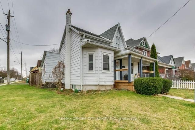69 Chestnut St, House detached with 2 bedrooms, 1 bathrooms and 3 parking in St. Thomas ON | Image 1