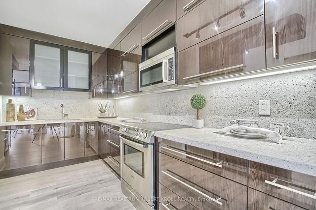 406 - 55a Avenue Rd, Condo with 2 bedrooms, 3 bathrooms and 1 parking in Toronto ON | Image 38