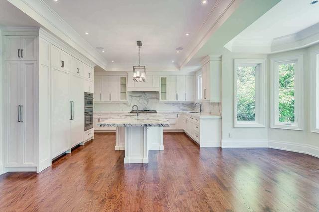 19 Ashgrove Pl, House detached with 5 bedrooms, 7 bathrooms and 6 parking in Toronto ON | Image 34