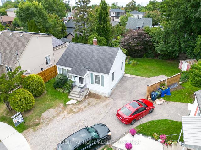 3 Mccallum Crt, House detached with 3 bedrooms, 1 bathrooms and 3 parking in Toronto ON | Image 10