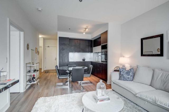 1007 - 318 Richmond St W, Condo with 1 bedrooms, 1 bathrooms and 1 parking in Toronto ON | Image 6