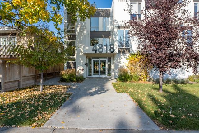 305 - 4818 Varsity Drive Nw, Condo with 2 bedrooms, 1 bathrooms and 1 parking in Calgary AB | Image 1