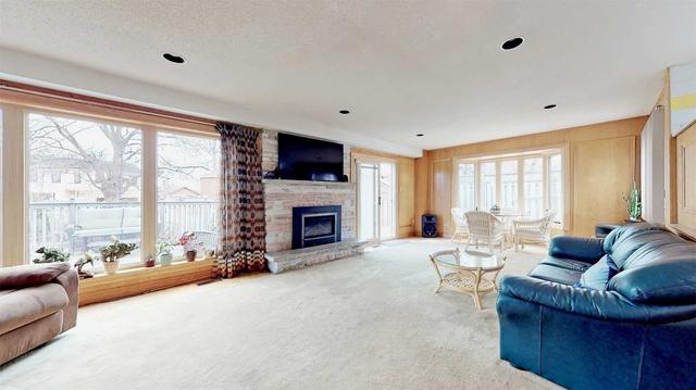 1045 Warden Ave, House detached with 2 bedrooms, 3 bathrooms and 3 parking in Toronto ON | Image 2