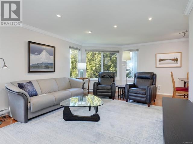 314 - 1149 Rockland Ave, Condo with 2 bedrooms, 2 bathrooms and 1 parking in Victoria BC | Image 4