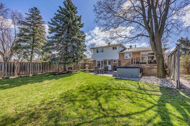 25 Caledon Cres, House detached with 3 bedrooms, 2 bathrooms and 6 parking in Brampton ON | Image 33