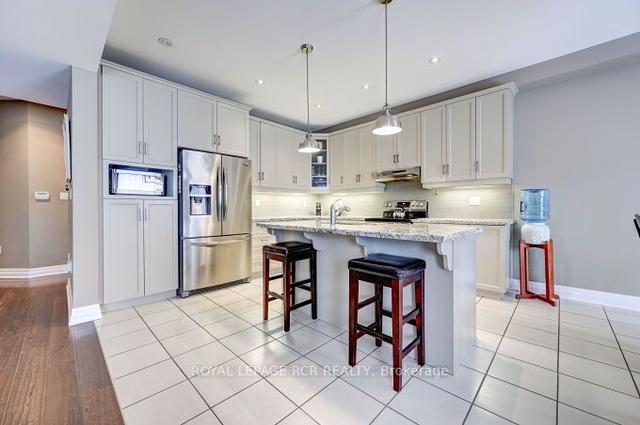 51 Redfern Ave, House detached with 3 bedrooms, 4 bathrooms and 4 parking in Hamilton ON | Image 2