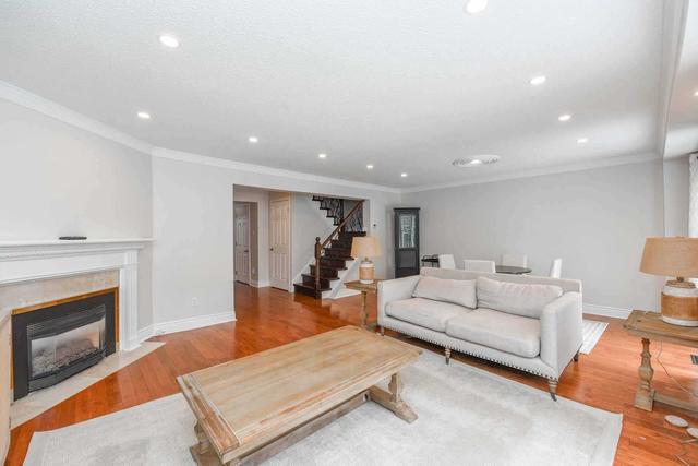 36 Stornwood Crt, Townhouse with 2 bedrooms, 4 bathrooms and 2 parking in Brampton ON | Image 2