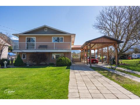 7600 17th Street, House detached with 5 bedrooms, 3 bathrooms and null parking in Grand Forks BC | Card Image