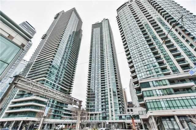 1004 - 18 Harbour St, Condo with 1 bedrooms, 1 bathrooms and 1 parking in Toronto ON | Image 1