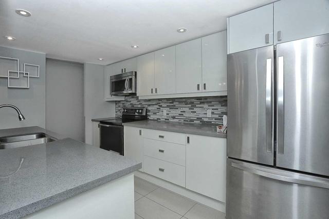 704 - 25 Trailwood Dr S, Condo with 2 bedrooms, 2 bathrooms and 1 parking in Mississauga ON | Image 2